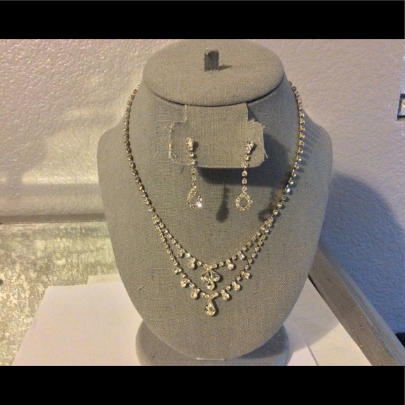 RMS Beauty Jewelry - NWT- Stunning Crystal Jewelry. Necklace &Earring